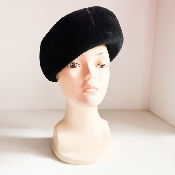 Vintage Eaton's 50s 60s Black Velvet Pillbox Hat - Picture 1 of 12